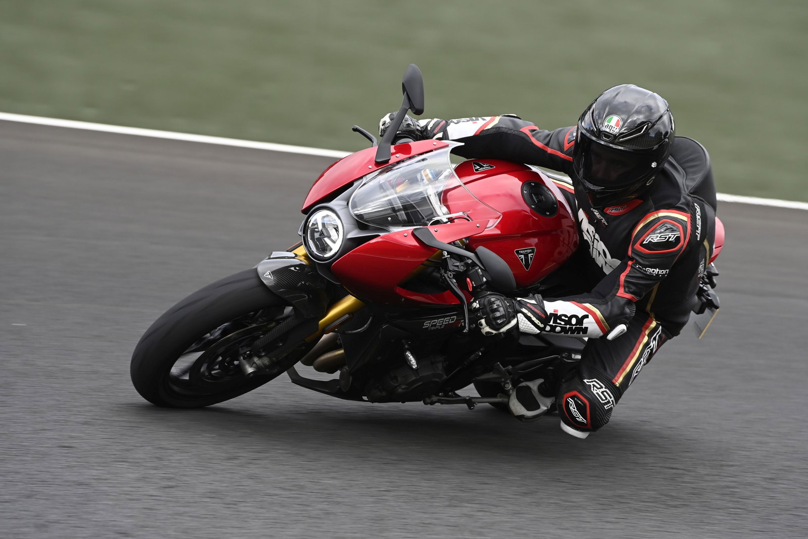 Speed-Triple-1200-RR-Visordown-Review 